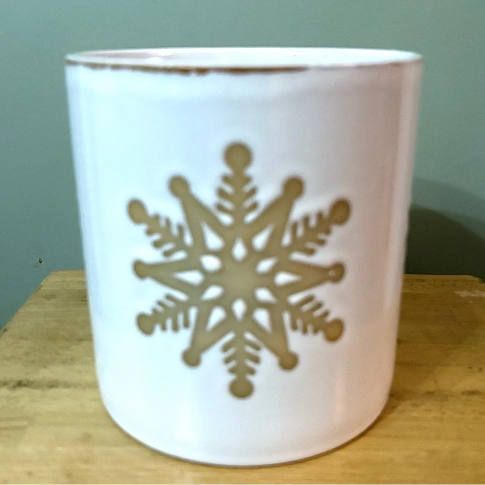 Winter Snowflake White Glazed Terracotta Vase/ Canister/ Flowerpot, 6 in Tall